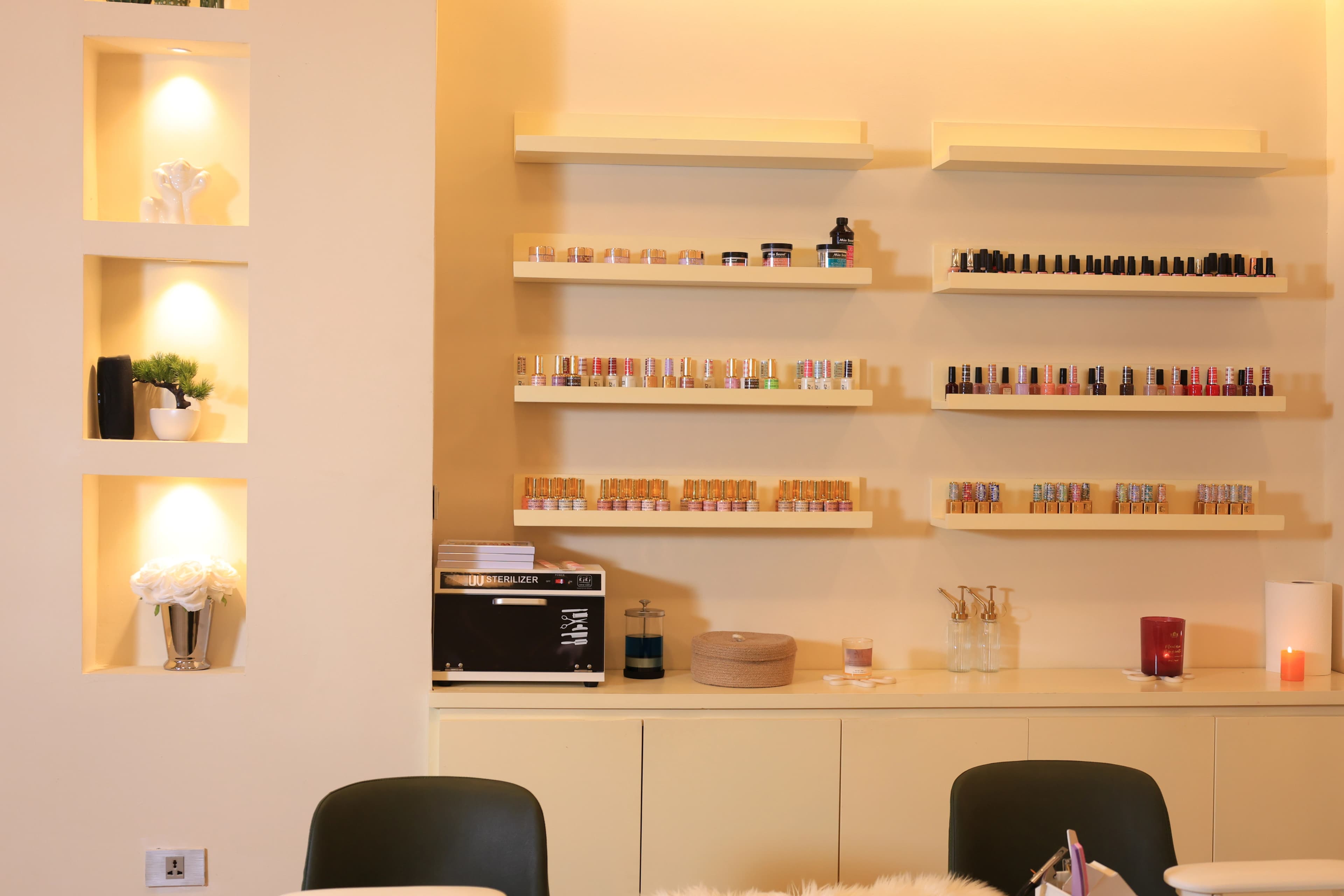 Liya Gole Salon interior – view 3